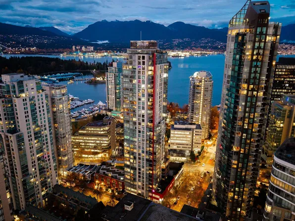 1211 Melville St #807, Vancouver, BC V6E 0A7