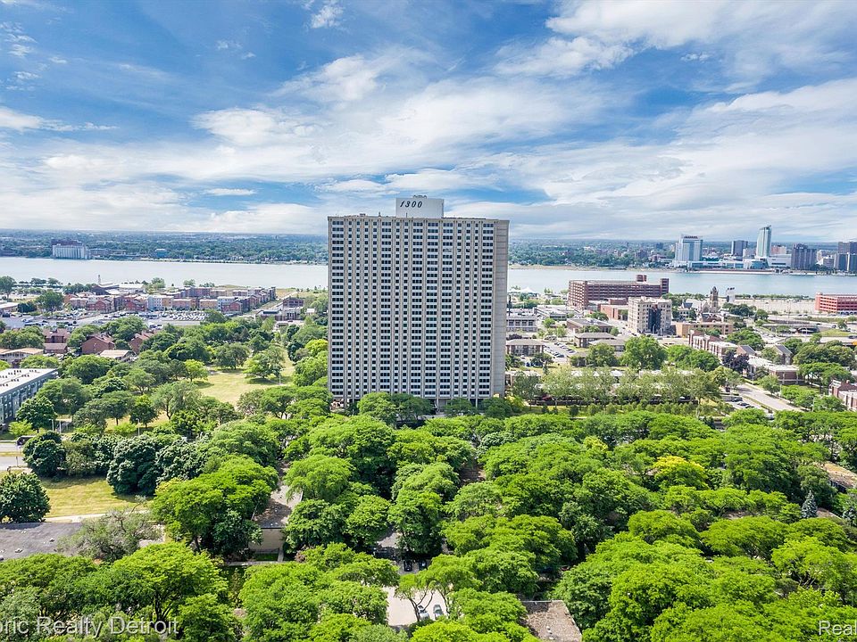 1st image of 1300 E Lafayette St #1403