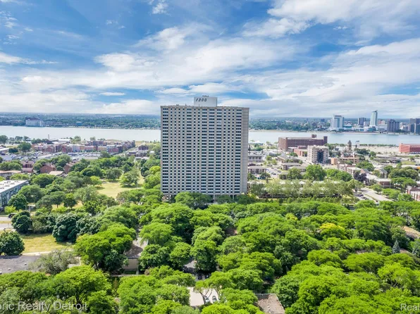 1300 E Lafayette St #1403, Detroit, MI 48207