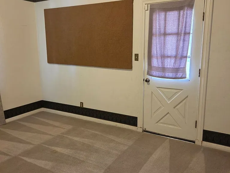 1107 S Yates St — Photo 14