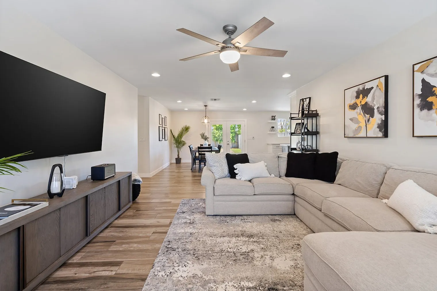 4 bed, 3.0 bath, $10,836 — Photo 1
