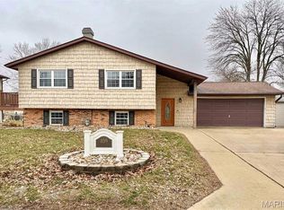 409 Thouvenot Ln, New Baden, IL 62265
