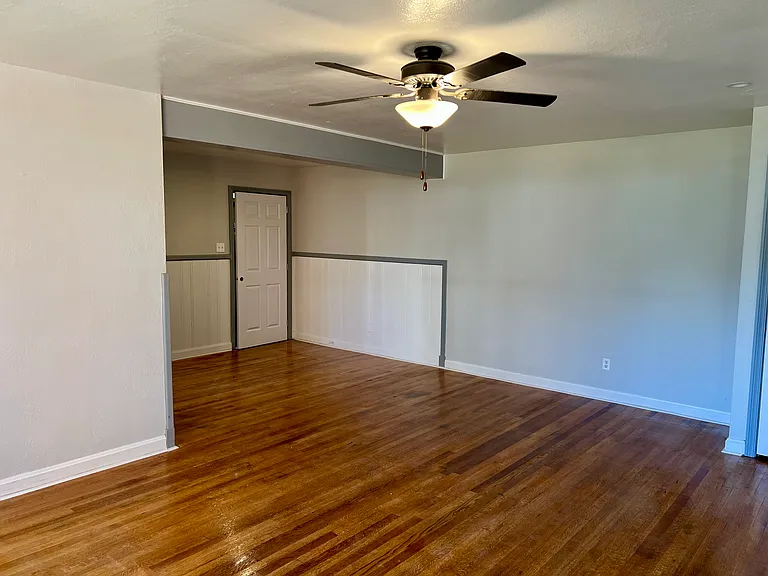 405 Linden Cir #1 — Photo 9