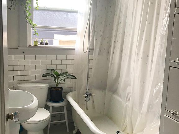 4th image of 3219 23rd St #8