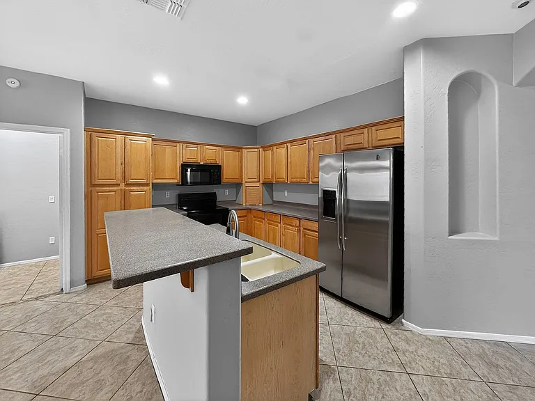 2421 W Ellis St — Photo 10