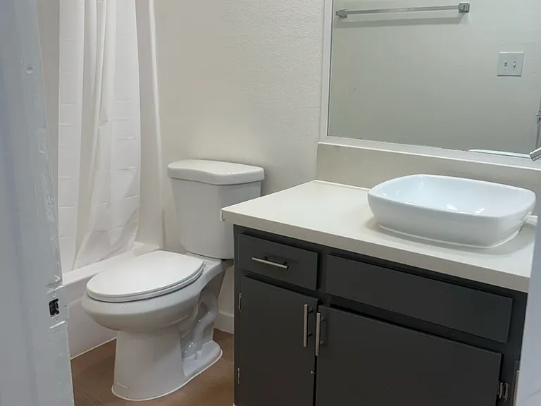 7061 Whitsett Ave — Photo 9