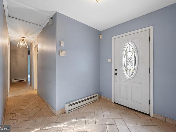 4th image of 1227 Lavender Rd