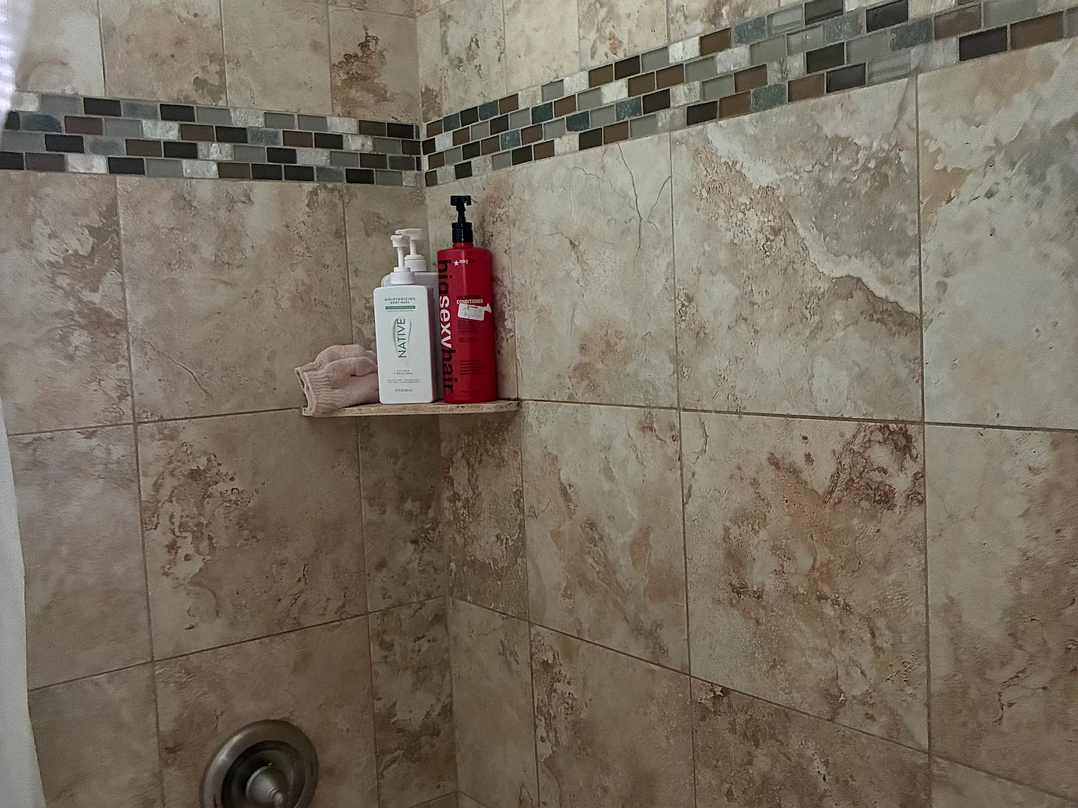2 bed, 1050 sqft, $1,600 — Photo 2