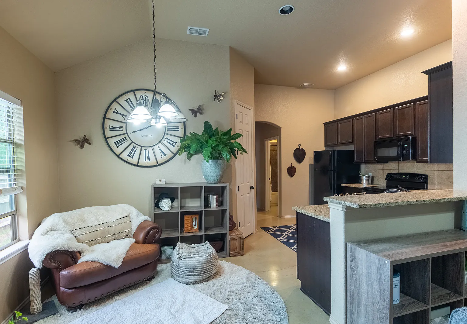 3 bed, 1235 sqft, $1,600 — Photo 3