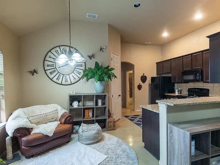 1091 Carolyn Cv — Photo 3