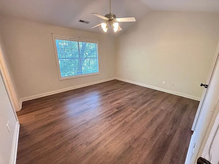 1823 W Berry St — Photo 14