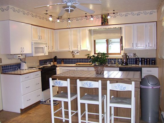 4th image of 2040 Arthur Ave