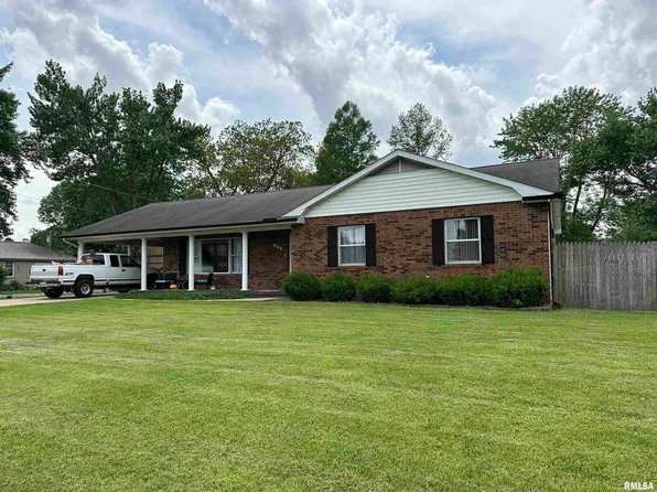 806 S Church St, Carmi, IL 62821