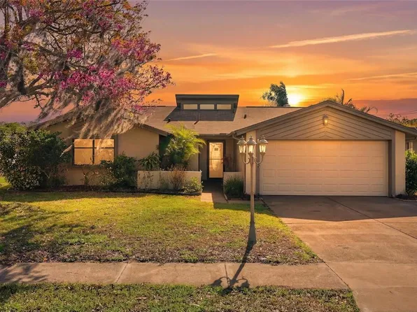 1326 Flotilla Dr, Holiday, FL 34690