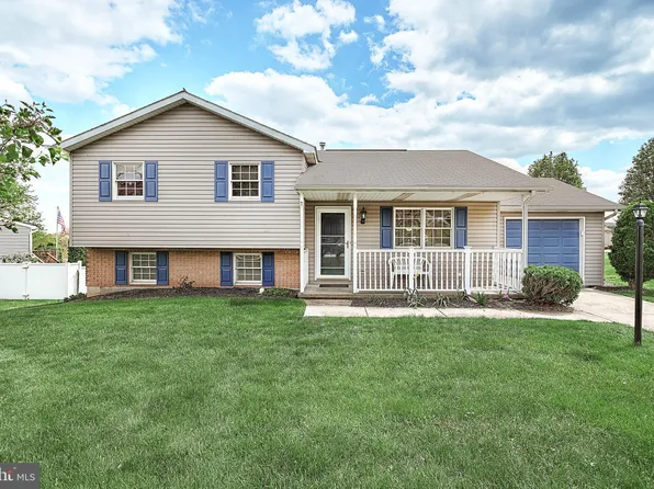 211 Lartry Dr, Red Lion, PA 17356