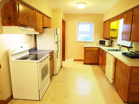3rd image of 637 Central Parkway Ave SE