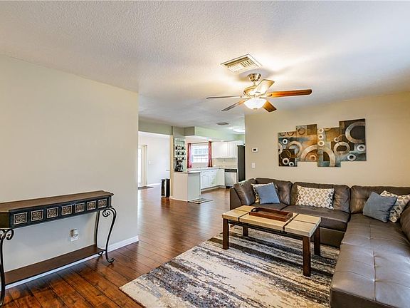 4th image of 2411 Devonwoode Pl