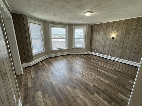 2nd image of 15 N High St #11542336