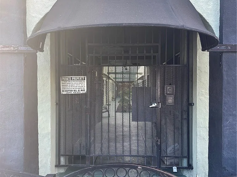 1917 E 4th St — Photo 19