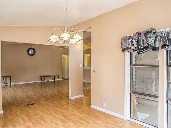 4th image of 31 Shelter Ln