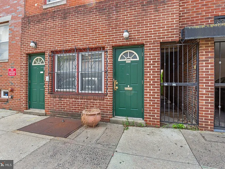 1928 South St #2F — Photo 9