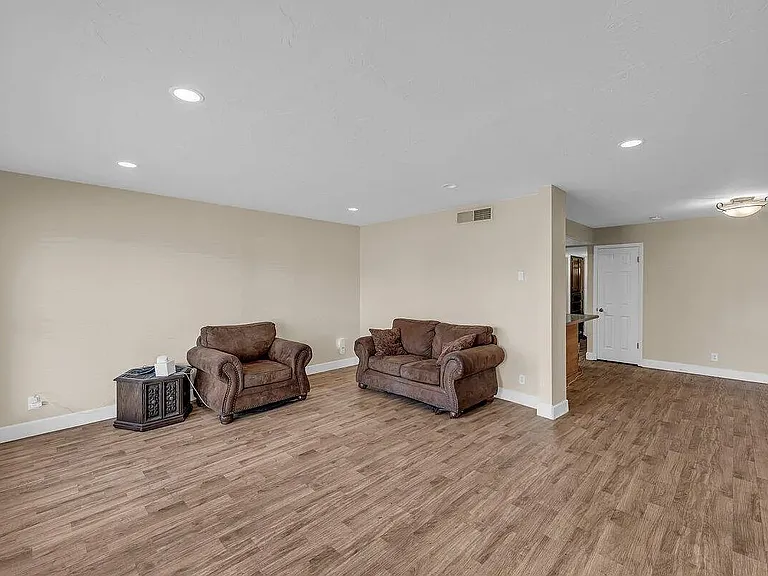 351 W 400 N — Photo 4