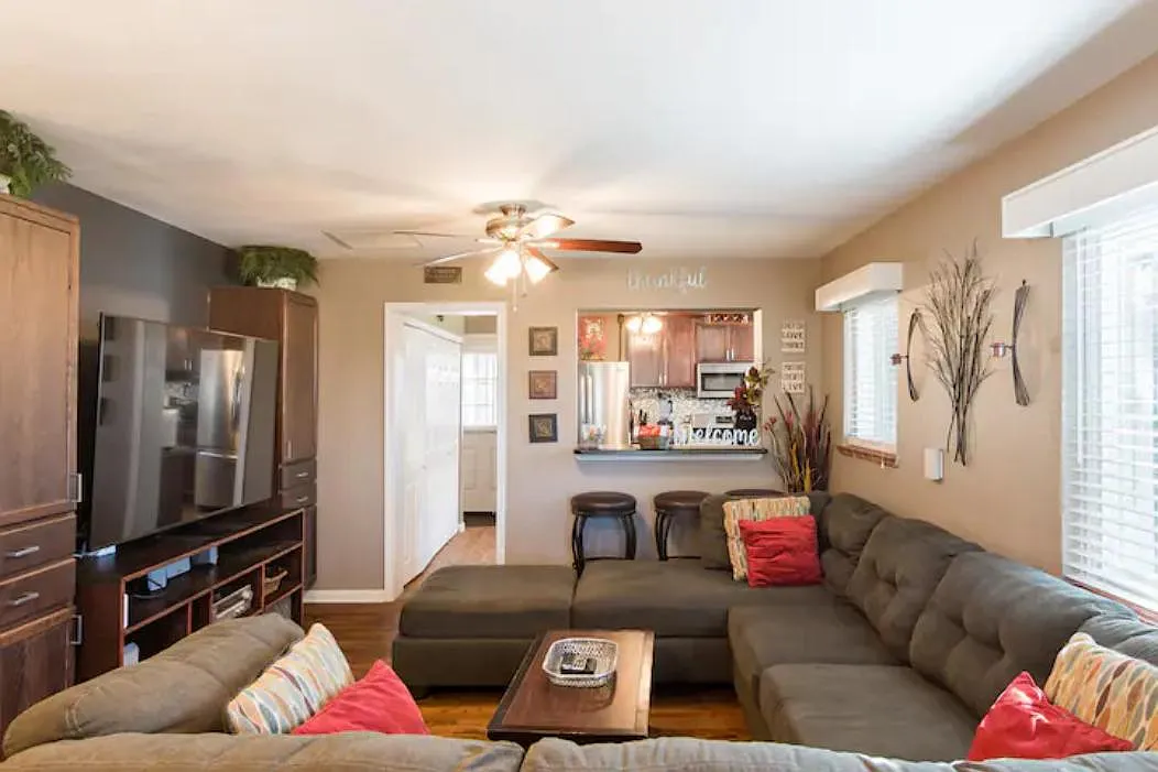 1300 Perry St — Photo 3