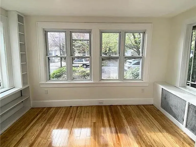 24 Stafford Ave — Photo 5