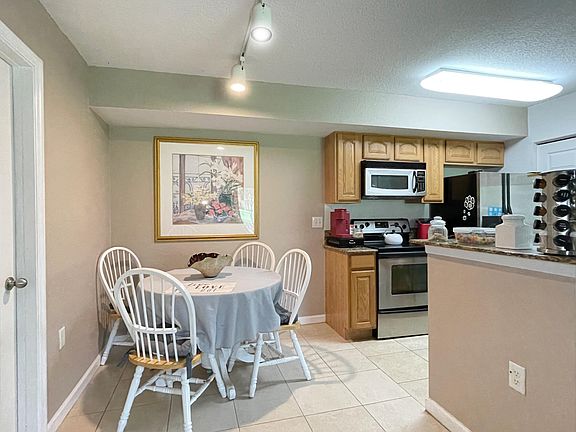 5th image of 221 SW Palm Drive #104