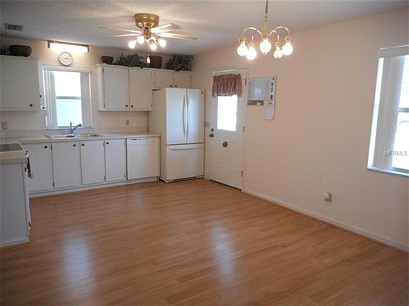 5th image of 1410 Plantation Dr