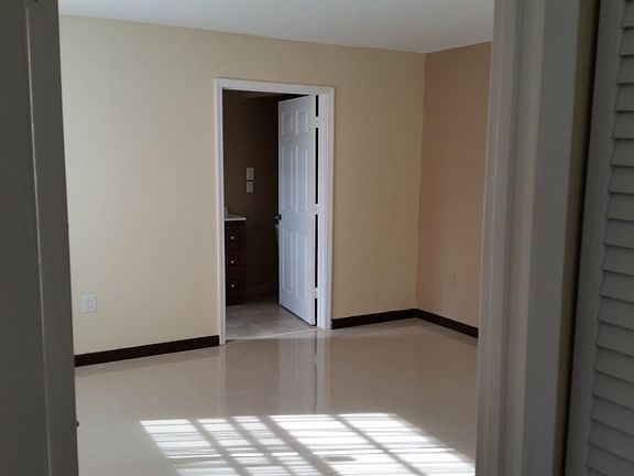 4th image of 18940 NW 63 Court Cir