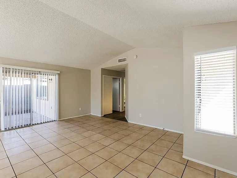 6933 W Nicolet Ave — Photo 5