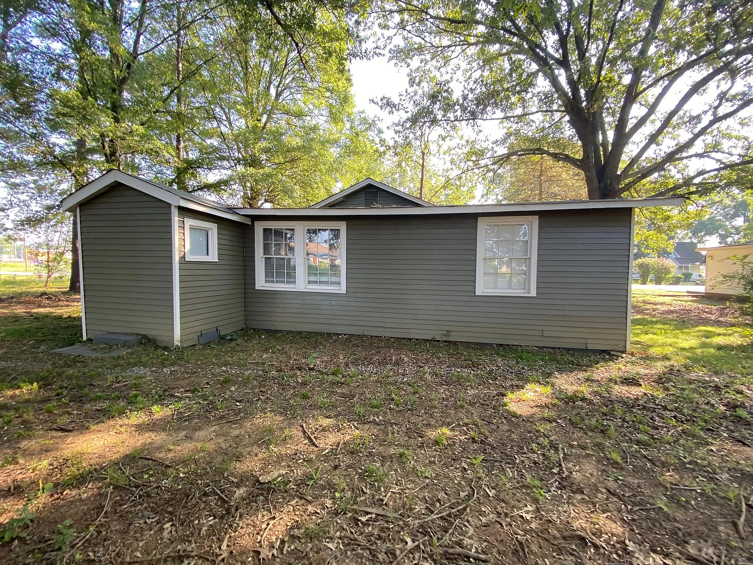 209 E Hickory St — Photo 3