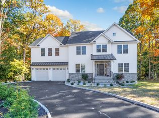 25 Hampton Rd, Trumbull, CT 06611