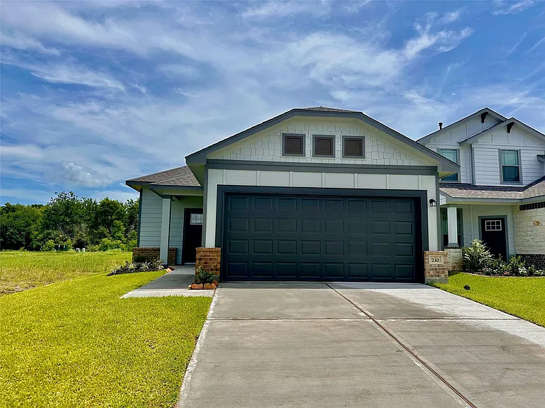 730 Tejas Village Pkwy — Photo 1