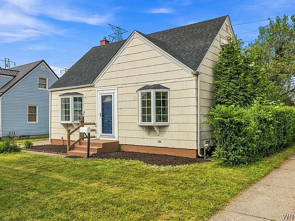 3rd image of 67 Elaine Ct