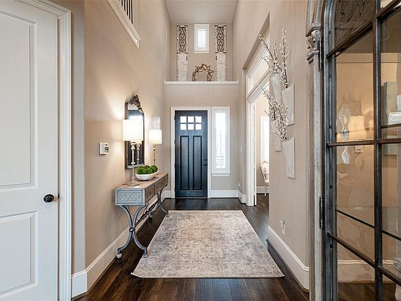 2nd image of 10143 Cypress Path