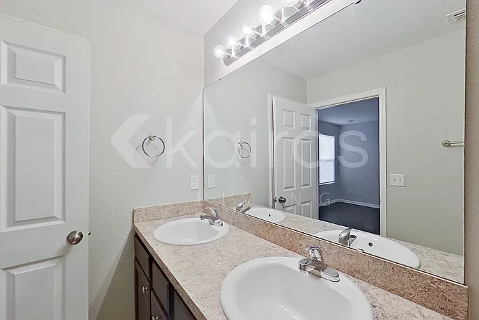 1335 Mull St — Photo 11