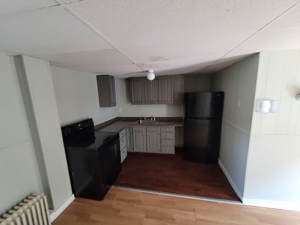 2nd image of 24 Sewall St APT 3