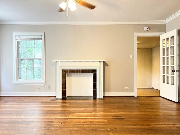 5th image of 2211 Dorrington St