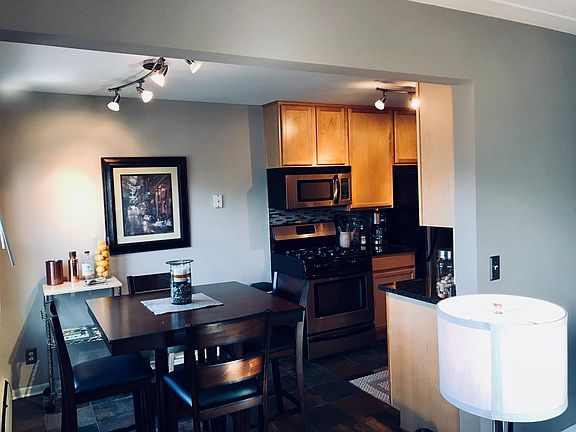 3rd image of 3215 Pillsbury Ave #106