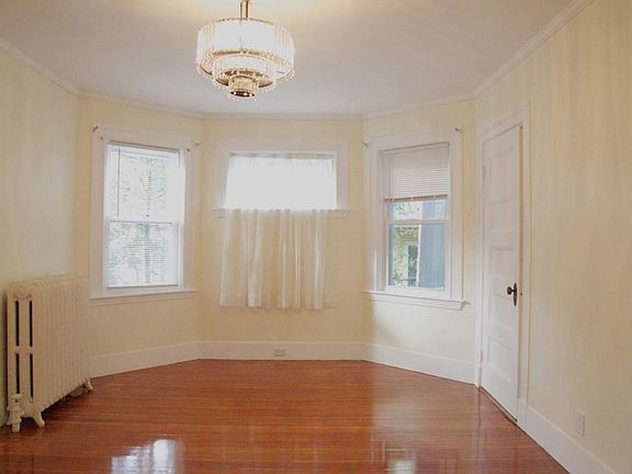 4th image of 33 Chatham St #1