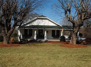 1 Robinhood Cir, Winston Salem, NC 27106