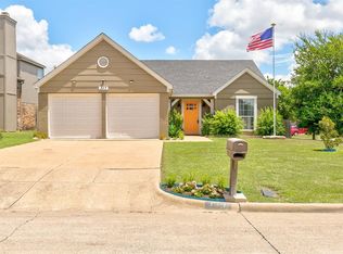 317 Spanish Moss Dr, Arlington, TX 76018