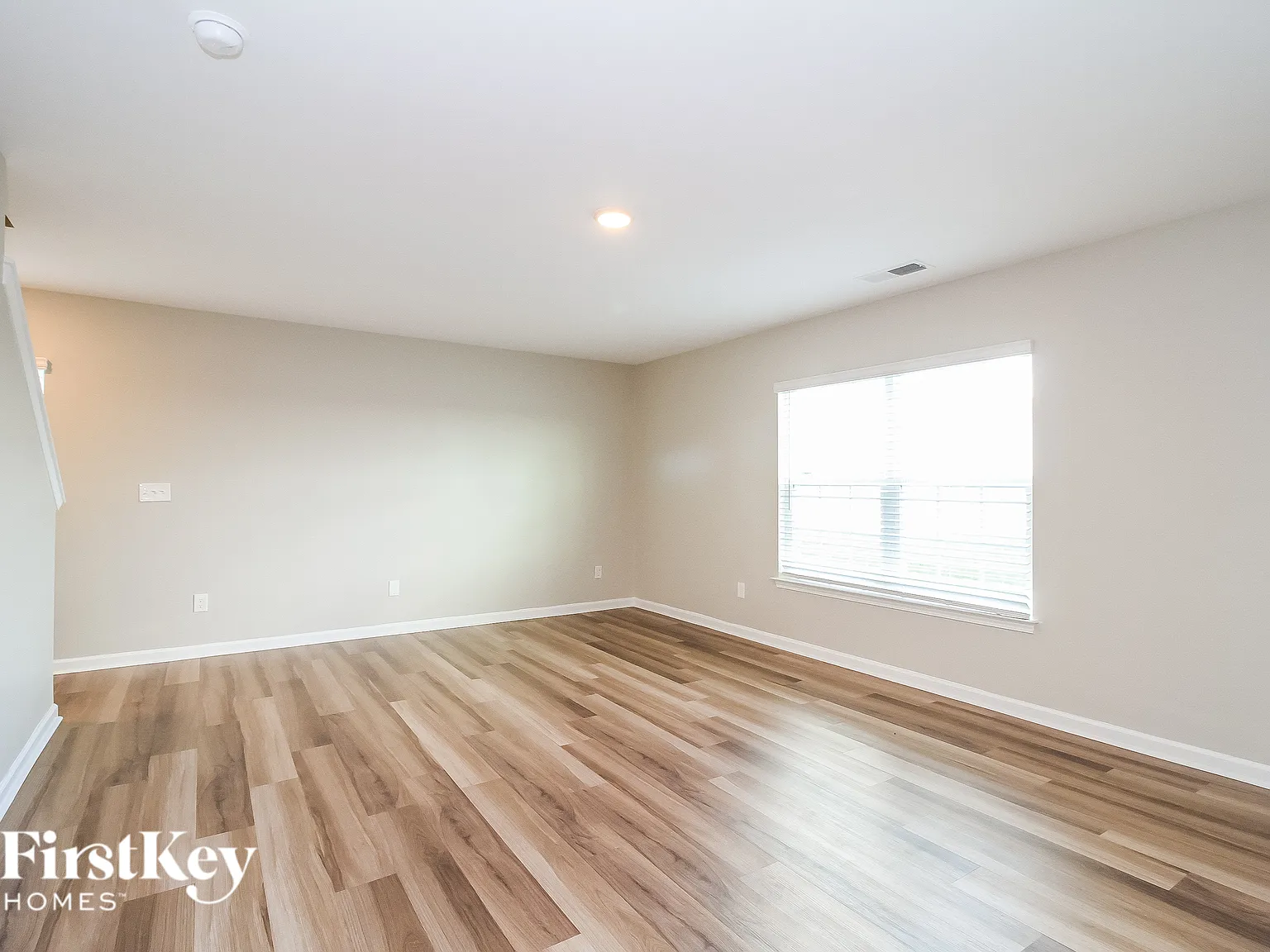 4 bed, 2.5 bath, 2220 sqft, $2,140 — Photo 3