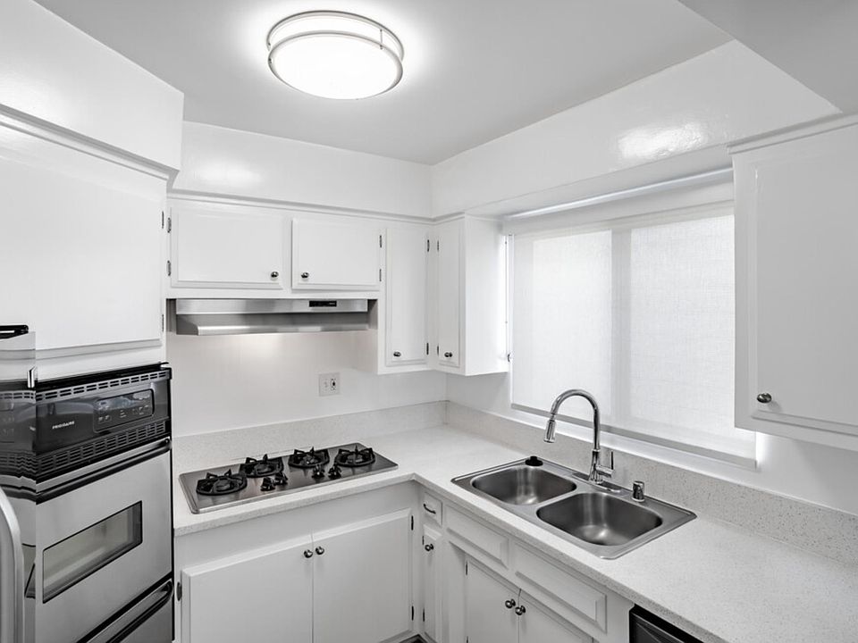 *IMAGES: Model Unit -Vacant units might differ slightly, inquire within for images/video from our manager*