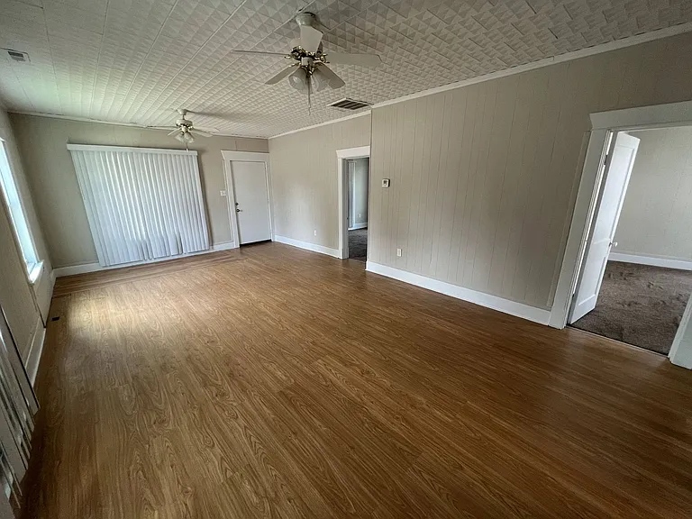 104 S Washington Ave — Photo 10