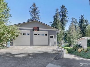 18810 51st St E, Lake Tapps, WA 98391