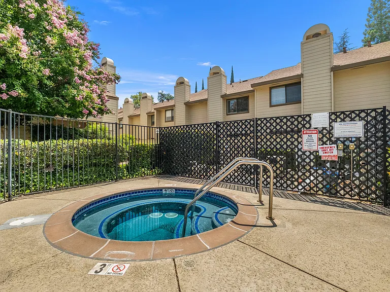 5607 Walnut Ave #9 — Photo 37