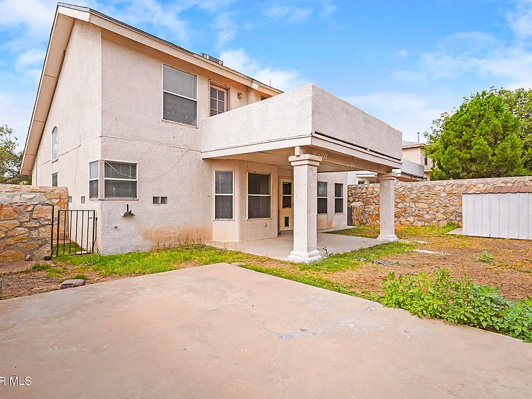 7481 Umbria Dr — Photo 6